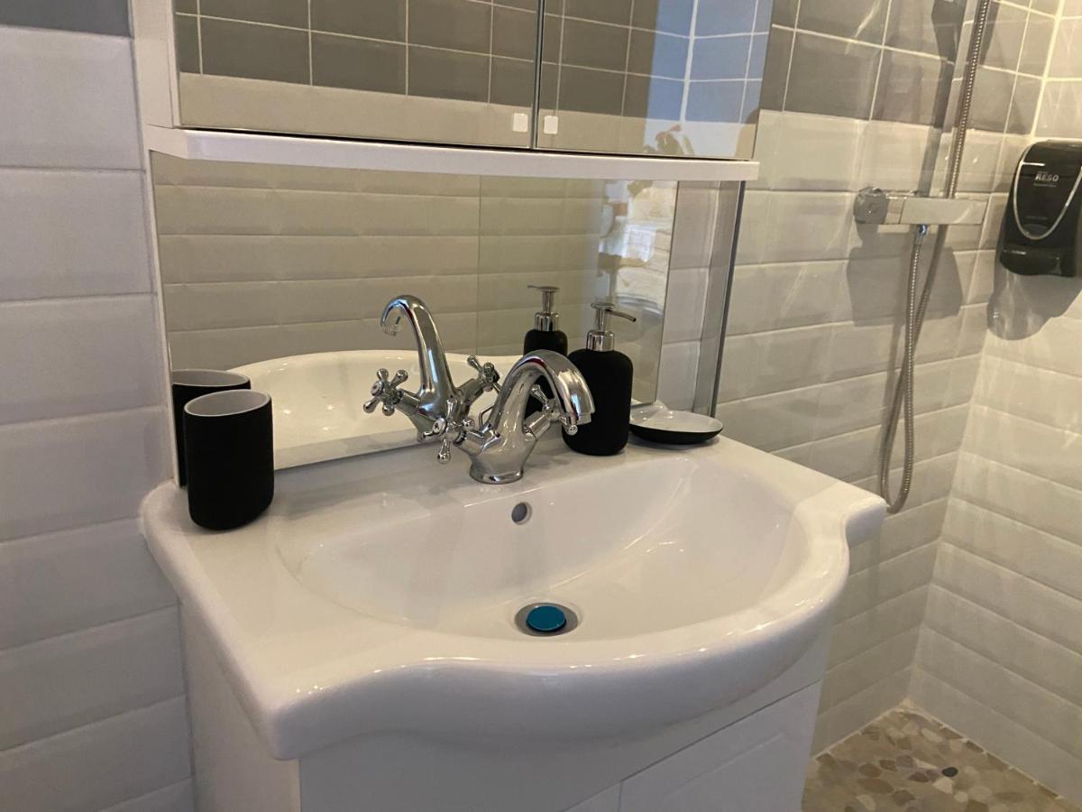 Bed and Breakfast Esprit Etape Saint-Barthelemy-de-Vals Екстер'єр фото