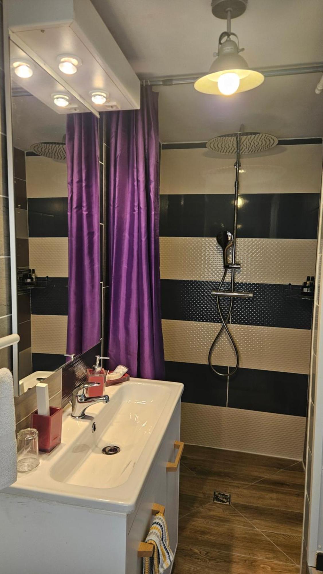 Bed and Breakfast Esprit Etape Saint-Barthelemy-de-Vals Екстер'єр фото